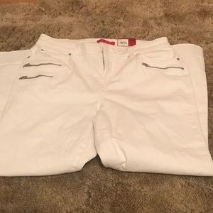 Jennifer Lopez capris